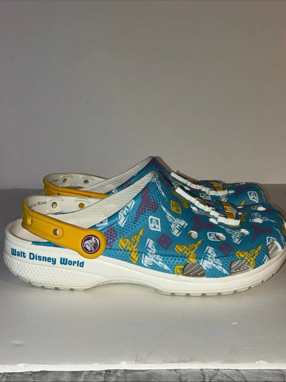Disney World Cinderella Castle Crocs, Size Women’s 8 / Men’s 6 - Picture 5 of 12